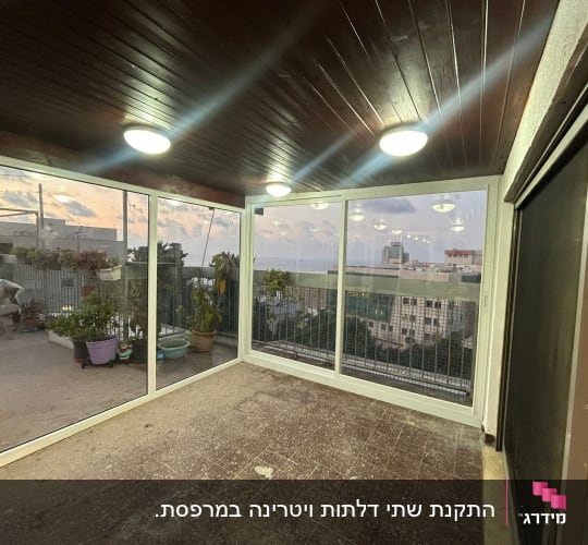 חלונות אלומיניום גדולים עם מסגרות לבנות